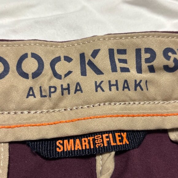 5/$10🌟 | Maroon Dockers Khaki Pants - Picture 2 of 3